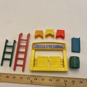 Lincoln Logs Playskool Lot Yellow Blue Piece Vintage Red Ladder Barrel Gate Sign